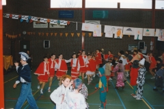 1995-Schoolcarnaval-Arno-Derks-Ilona-Roosen.-Adjudanten-Dorus-Wilderbeek-Linda-Grossveldt-10-Website