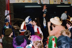 1995-Schoolcarnaval-Arno-Derks-Ilona-Roosen.-Adjudanten-Dorus-Wilderbeek-Linda-Grossveldt-17-Website