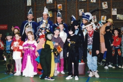 1995-Schoolcarnaval-Arno-Derks-Ilona-Roosen.-Adjudanten-Dorus-Wilderbeek-Linda-Grossveldt-20-Website