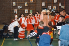 1995-Schoolcarnaval-Arno-Derks-Ilona-Roosen.-Adjudanten-Dorus-Wilderbeek-Linda-Grossveldt-6-Website