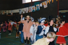 1995-Schoolcarnaval-Arno-Derks-Ilona-Roosen.-Adjudanten-Dorus-Wilderbeek-Linda-Grossveldt-9-Website